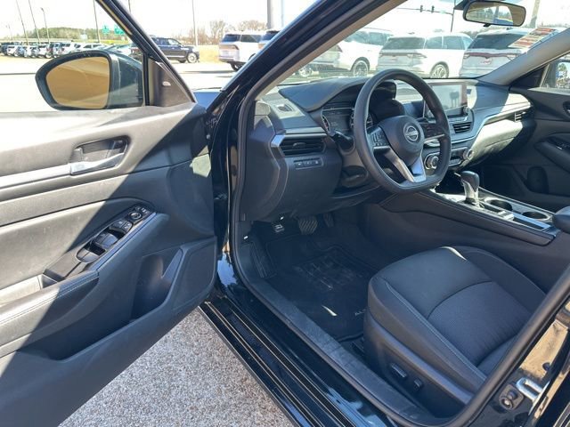 Used 2023 Nissan Altima 2.5 SV image 10