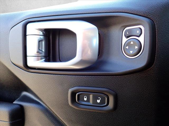 Used 2023 Jeep Wrangler Rubicon AWD/4WD image 10