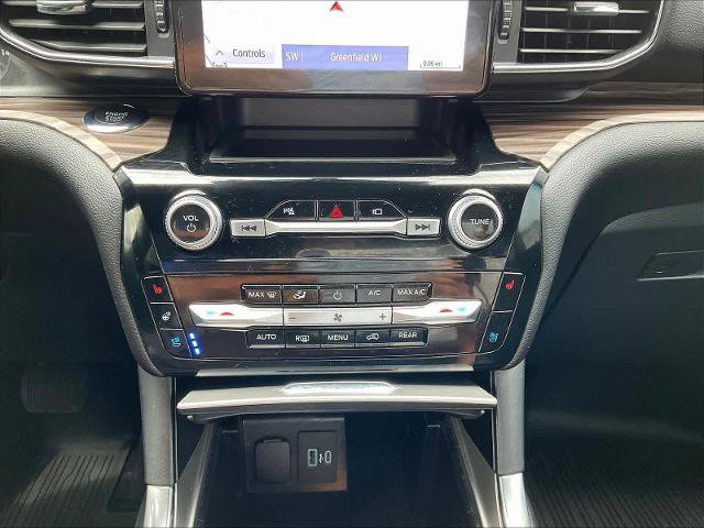 Certified 2022 Ford Explorer Limited w/ Class IV Trailer Tow Package AWD/4WD image 17