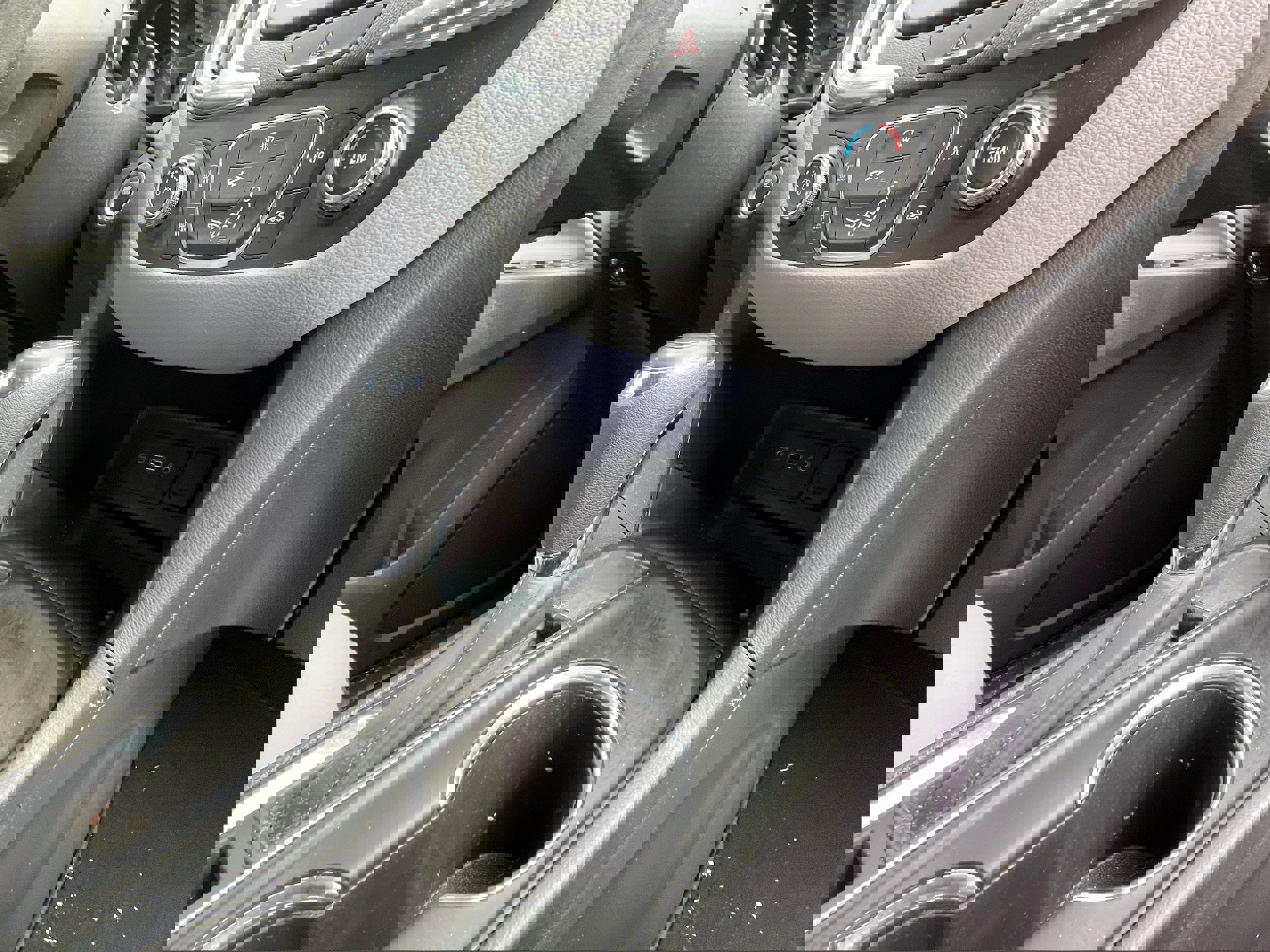 Used 2020 Chevrolet Equinox LS w/ LS Convenience Package image 14