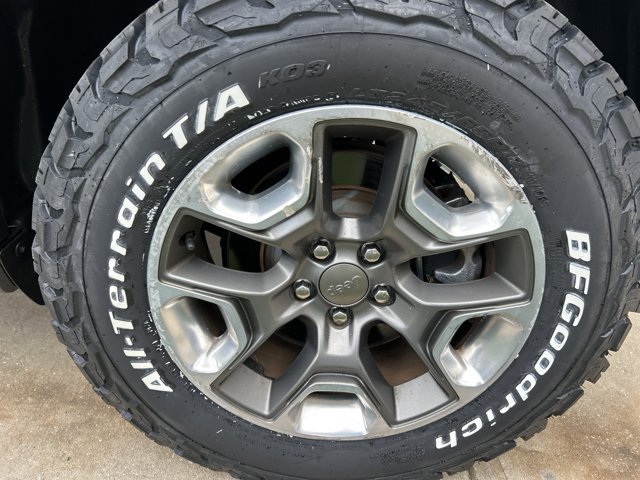 Used 2019 Jeep Cherokee Trailhawk AWD/4WD image 9