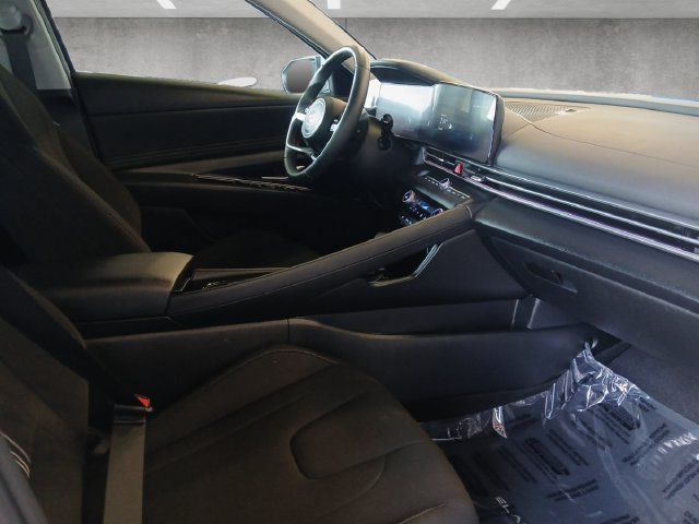 Used 2024 Hyundai Elantra SEL w/ Convenience Package FWD image 25