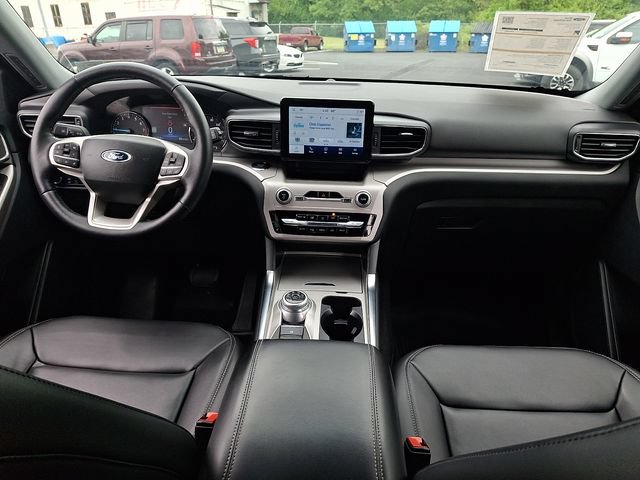 Certified 2023 Ford Explorer XLT w/ Equipment Group 202A AWD/4WD image 18