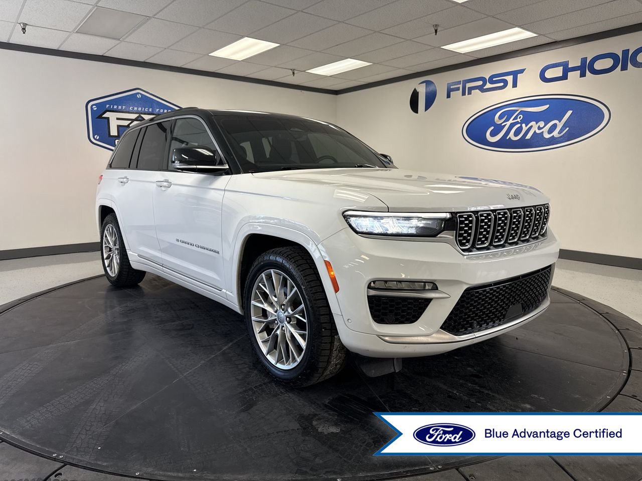 Used 2024 Jeep Grand Cherokee Summit w/ Luxury Tech Group V AWD/4WD image 1