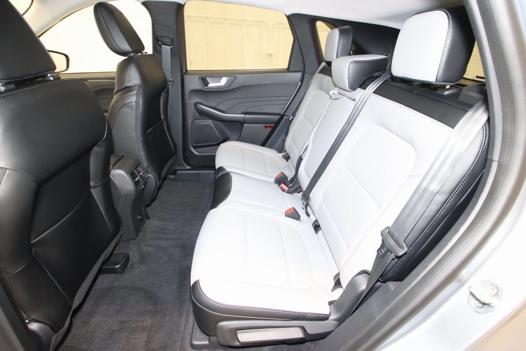 Certified 2024 Ford Escape SE image 32