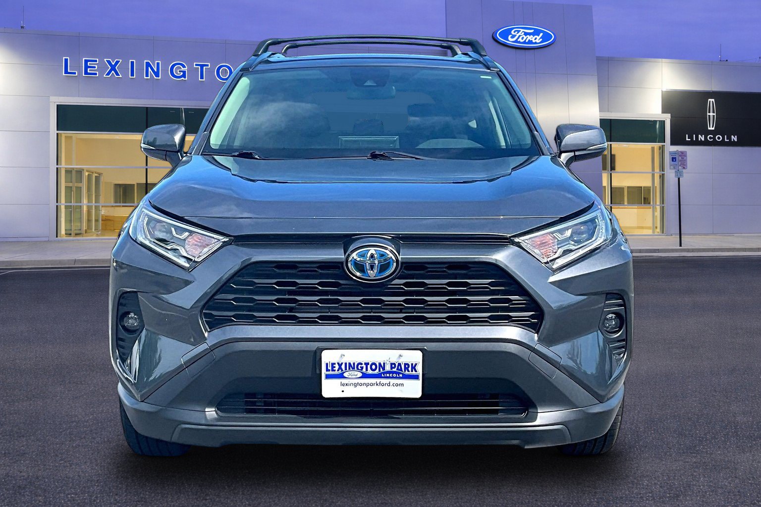 Used 2021 Toyota RAV4 XLE w/ Convenience Package AWD/4WD image 2
