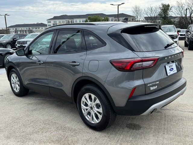 Certified 2025 Ford Escape Active w/ Cold Weather Package image 3