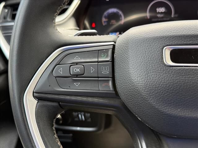 Used 2023 Jeep Grand Cherokee Laredo RWD image 21