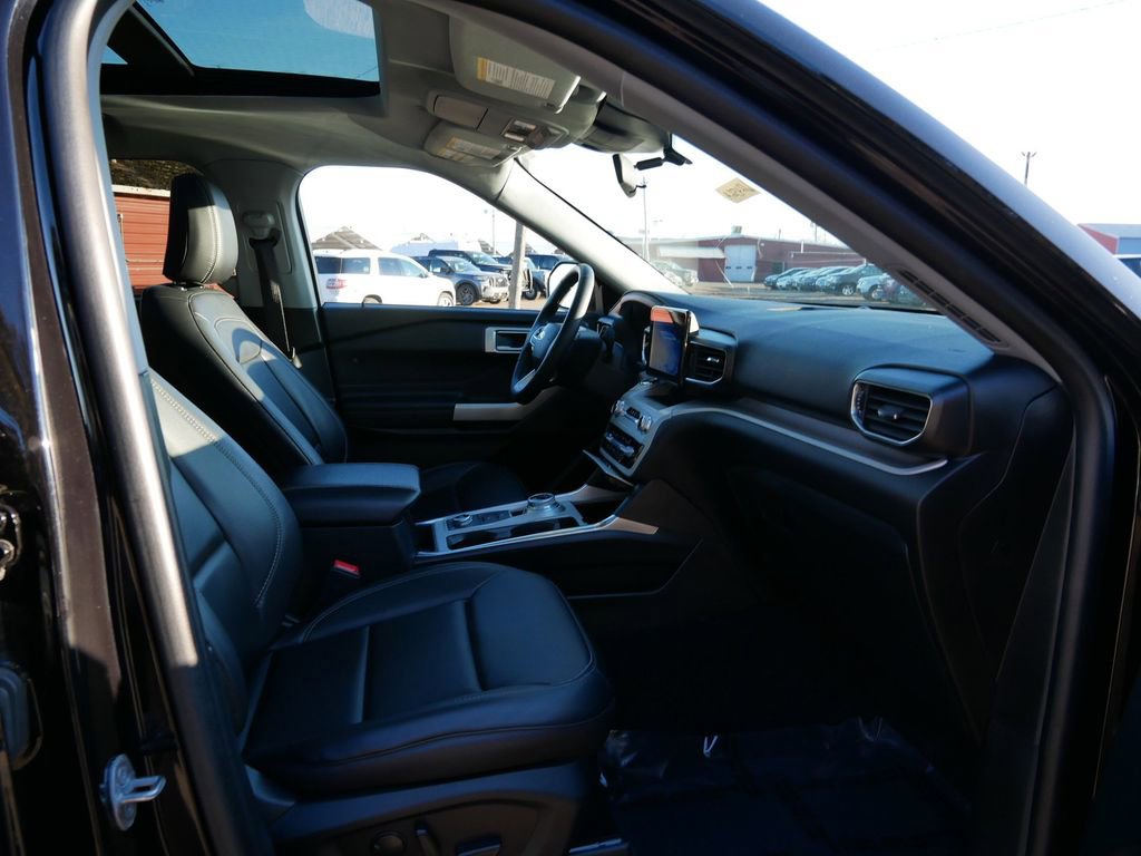 Certified 2023 Ford Explorer XLT w/ Equipment Group 202A image 8