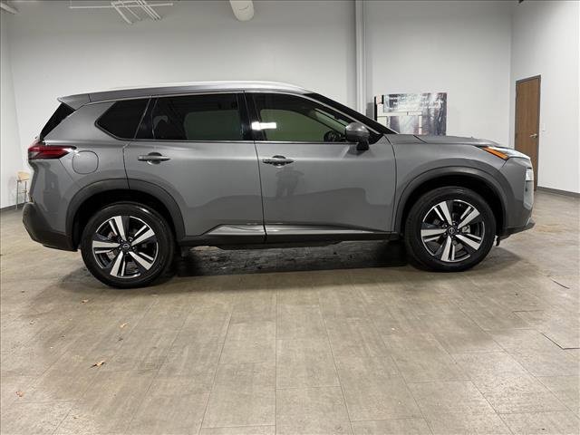 Used 2023 Nissan Rogue SL image 3