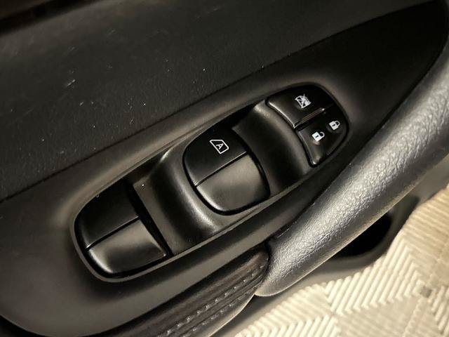 Used 2019 Nissan Rogue SV w/ Premium Package FWD image 16