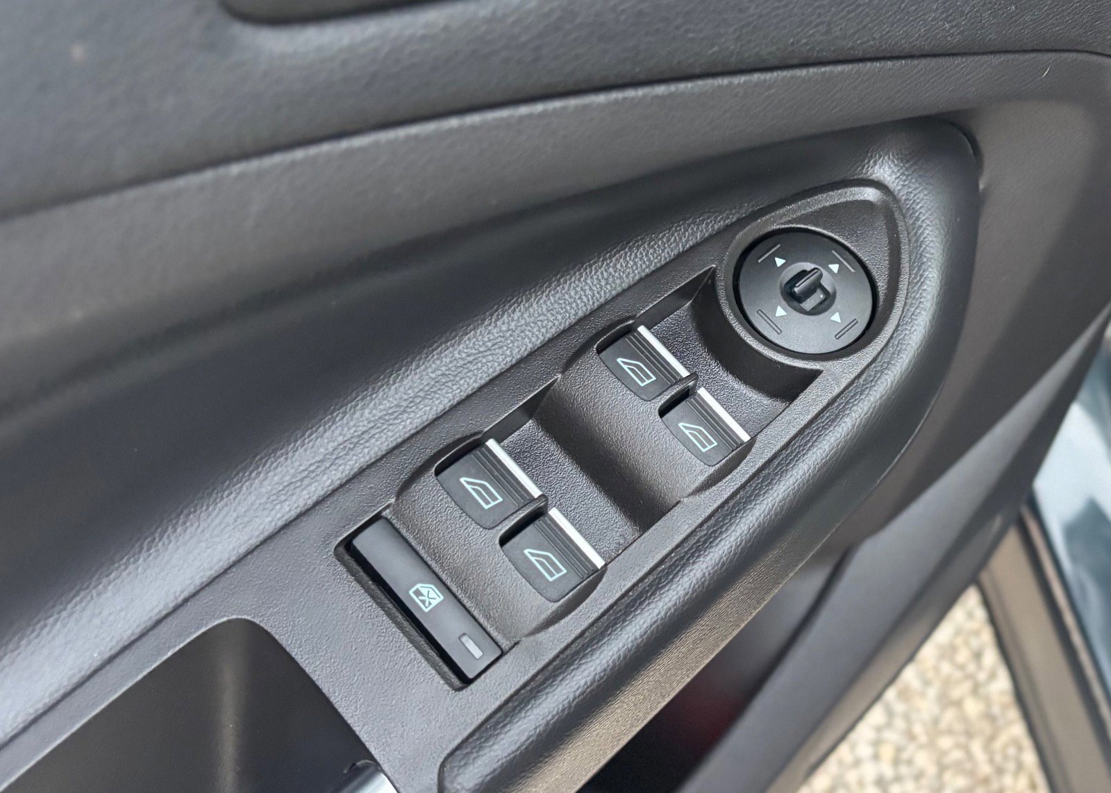 Certified 2019 Ford Escape Titanium image 27