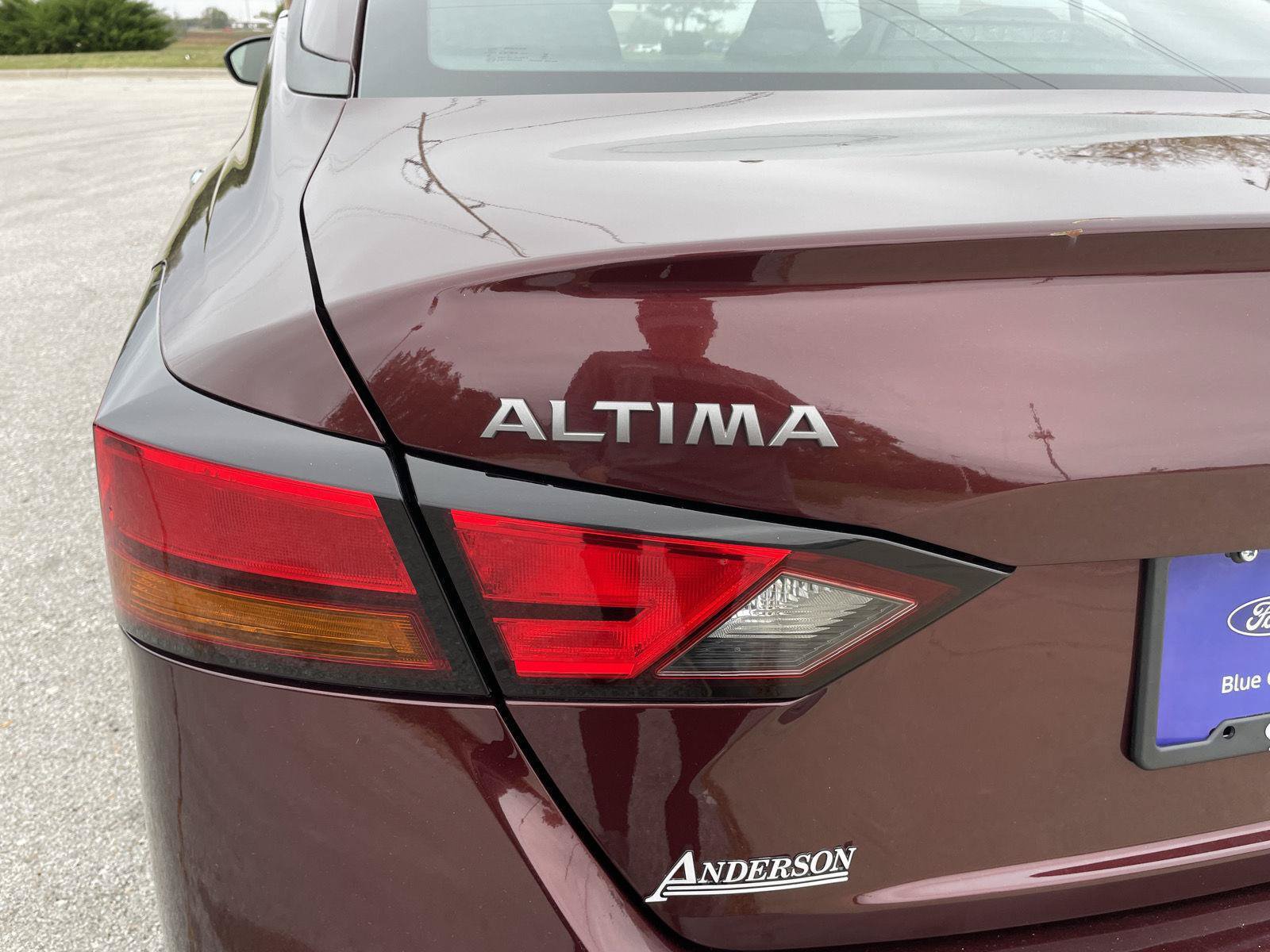 Used 2025 Nissan Altima 2.5 SV FWD image 31