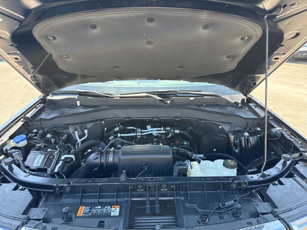 Certified 2023 Ford Explorer XLT RWD image 29