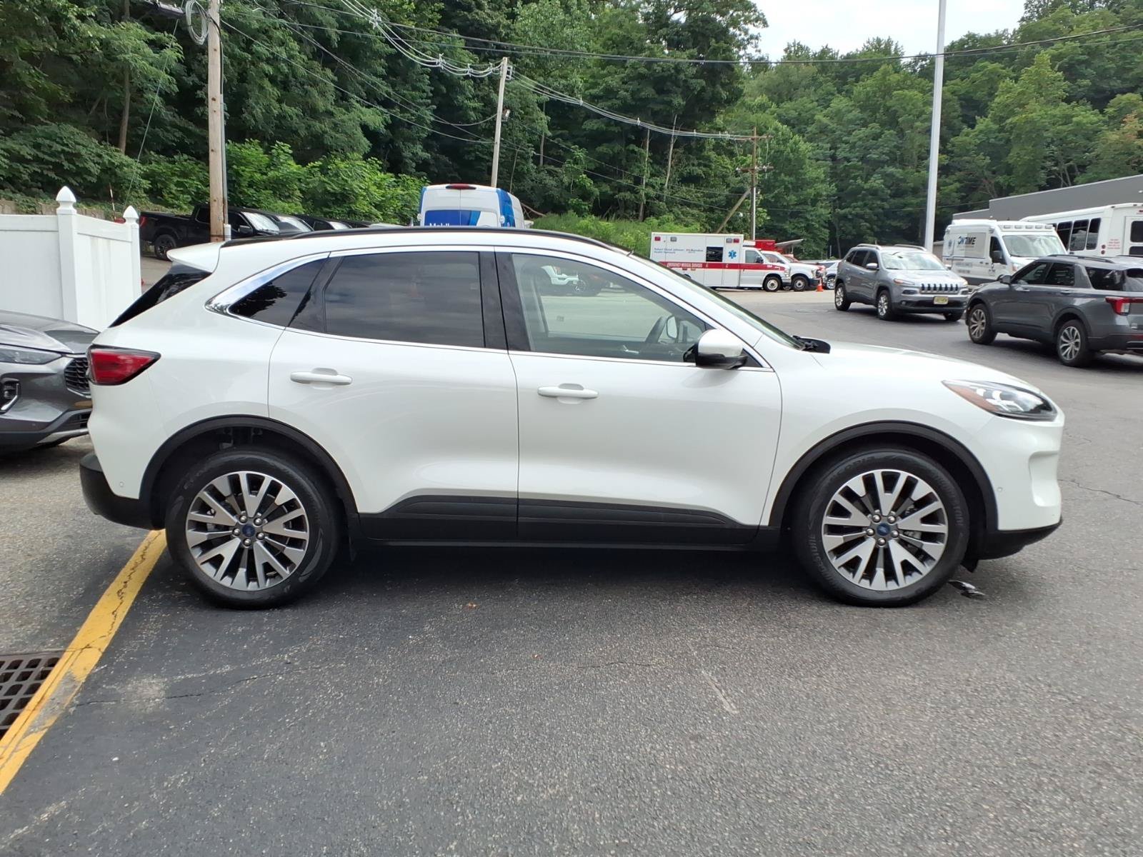 Certified 2020 Ford Escape Titanium AWD/4WD image 9