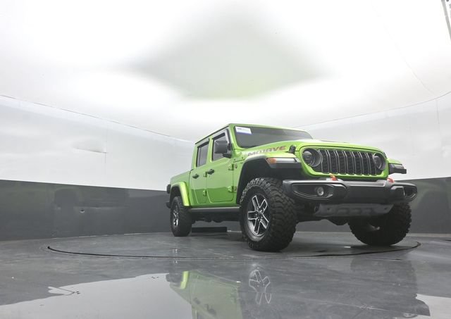 Used 2025 Jeep Gladiator Mojave w/ Convenience Group AWD/4WD image 28