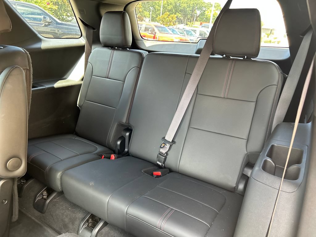 Used 2023 Chevrolet Traverse RS FWD image 14