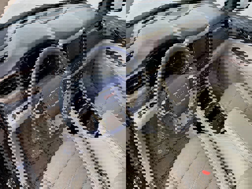 Used 2020 GMC Acadia Denali w/ Technology Package image 2