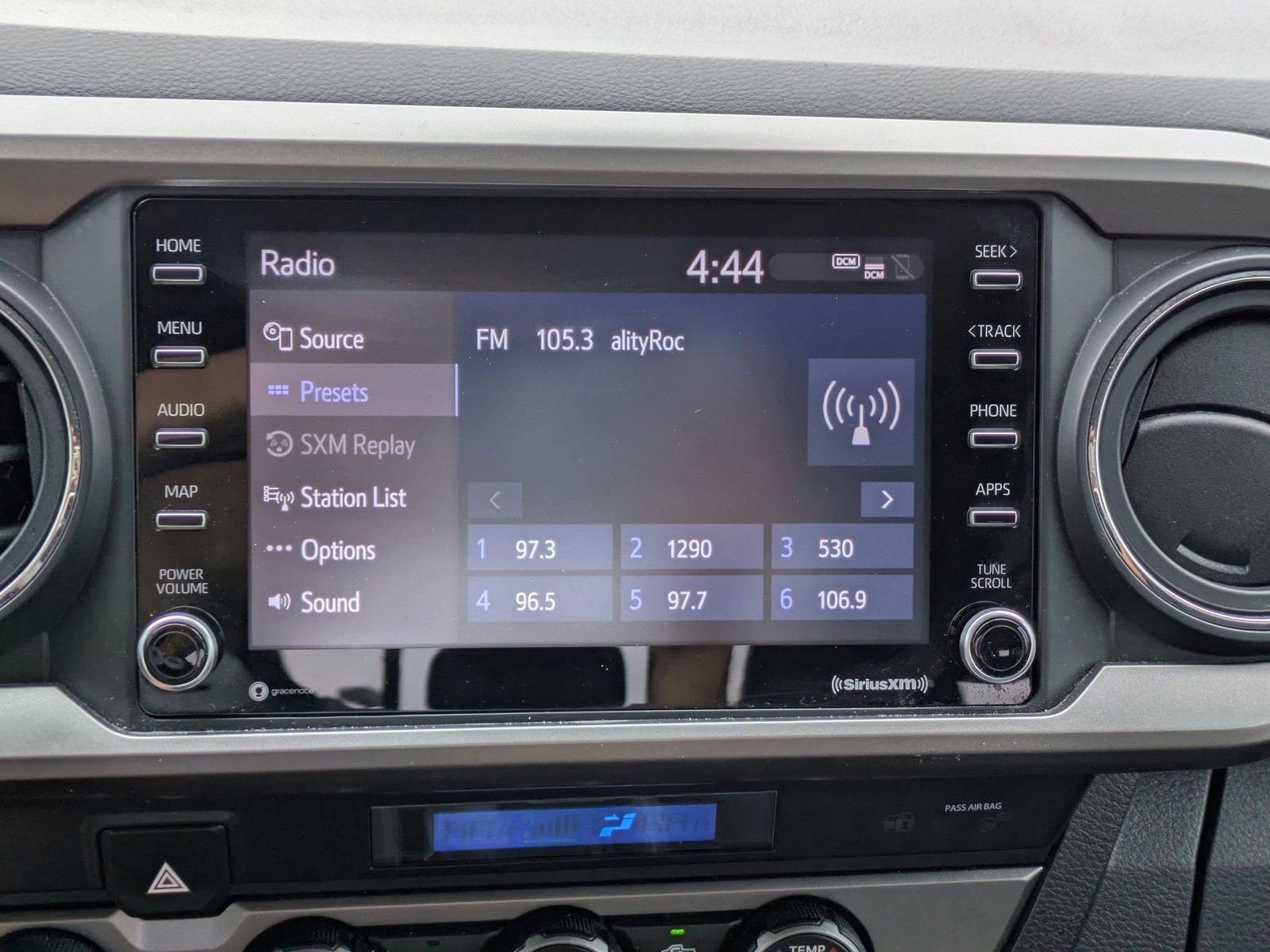 Used 2021 Toyota Tacoma SR5 AWD/4WD image 10