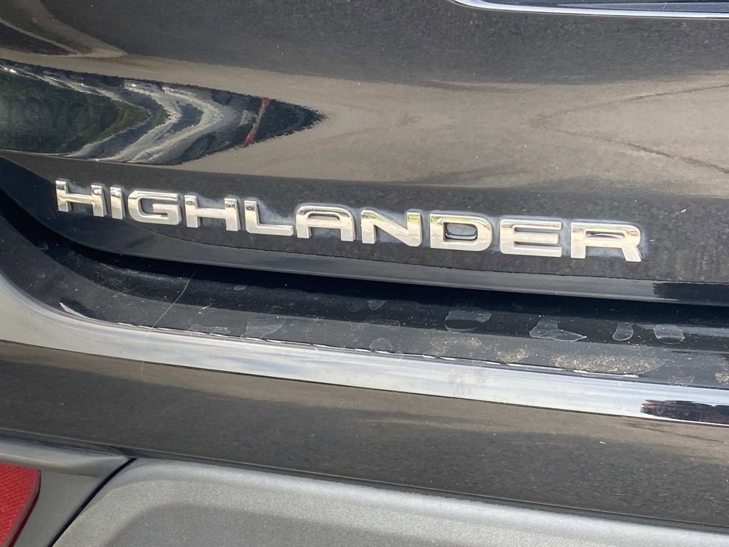 Used 2023 Toyota Highlander XLE FWD image 6
