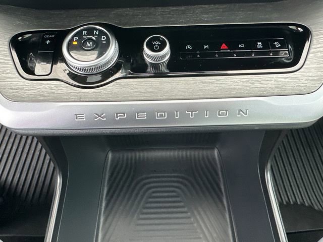 Certified 2025 Ford Expedition Platinum image 37