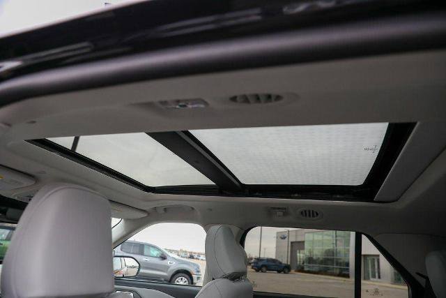 Certified 2025 Ford Explorer Platinum w/ LUX Leather Package AWD/4WD image 31
