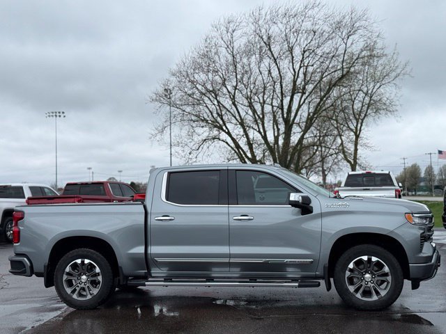 Used 2025 Chevrolet Silverado 1500 High Country AWD/4WD image 37