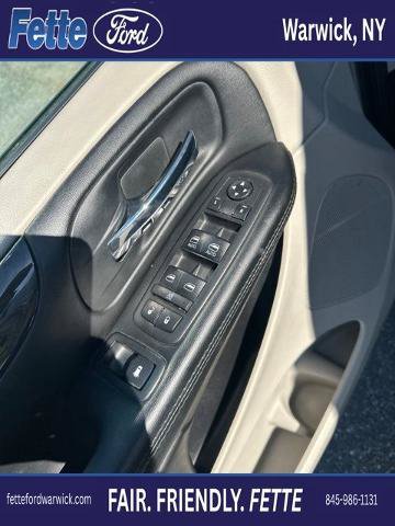 Used 2019 Dodge Grand Caravan SE FWD image 16
