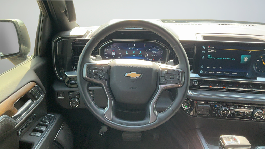 Used 2023 Chevrolet Silverado 1500 High Country w/ Technology Package AWD/4WD image 9