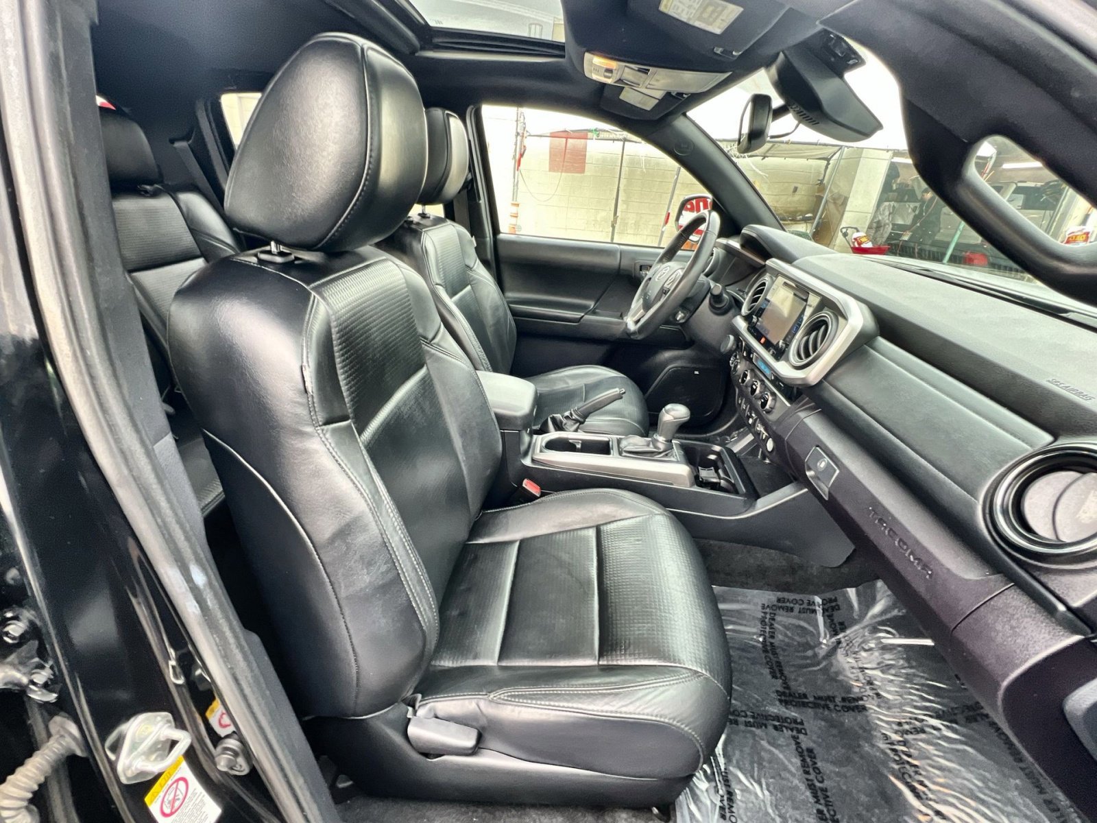 Used 2018 Toyota Tacoma Limited image 27