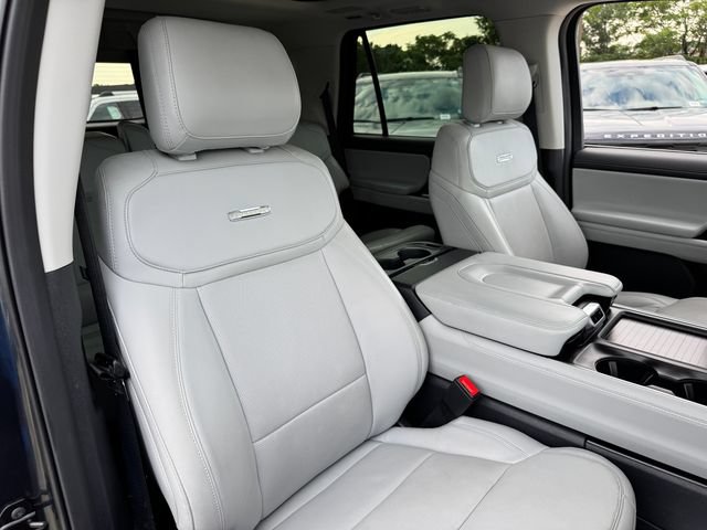 Certified 2025 Ford Expedition Platinum w/ Driver's Package AWD/4WD image 22