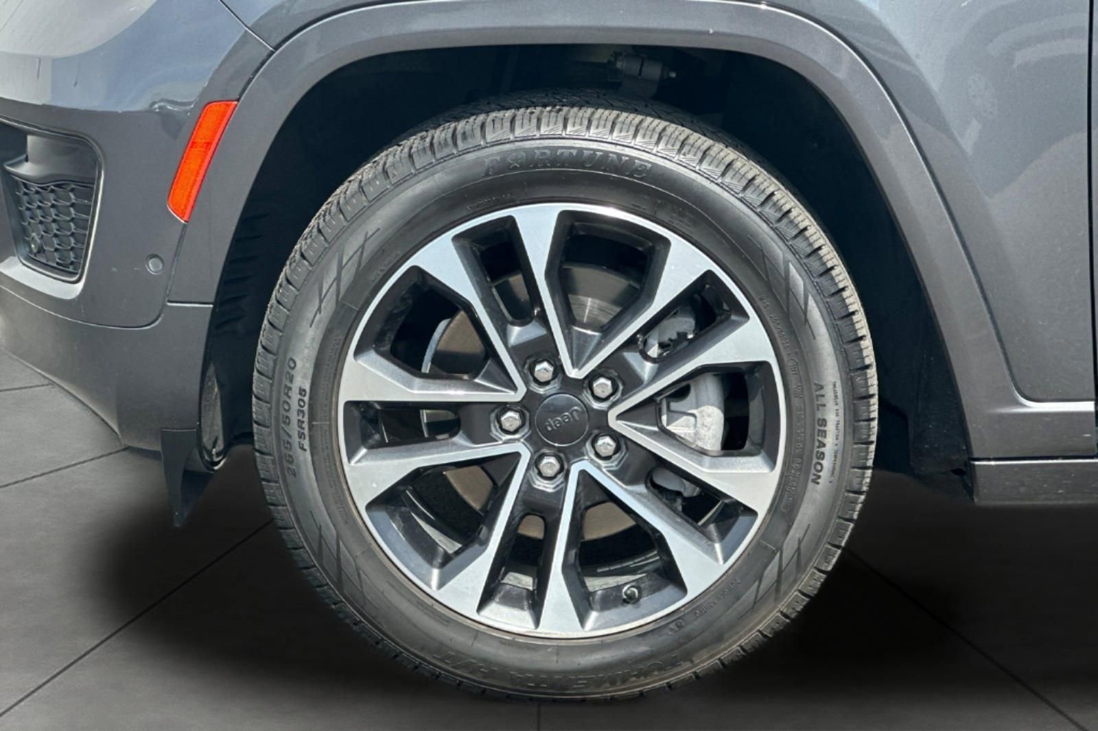 Used 2022 Jeep Grand Cherokee L Overland w/ Advanced Protech Group III image 30