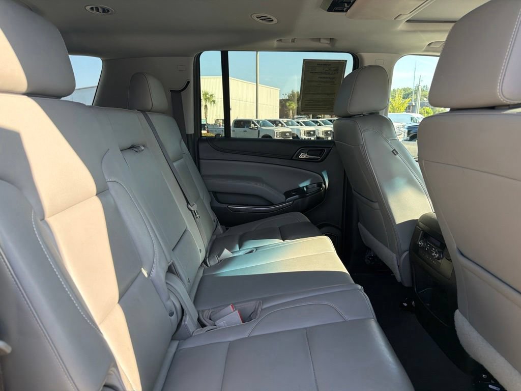 Used 2019 Chevrolet Suburban LT RWD image 17