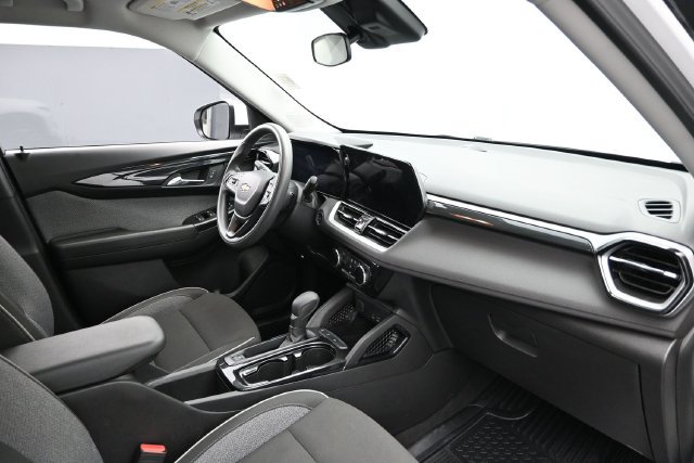Used 2024 Chevrolet TrailBlazer LT FWD image 29