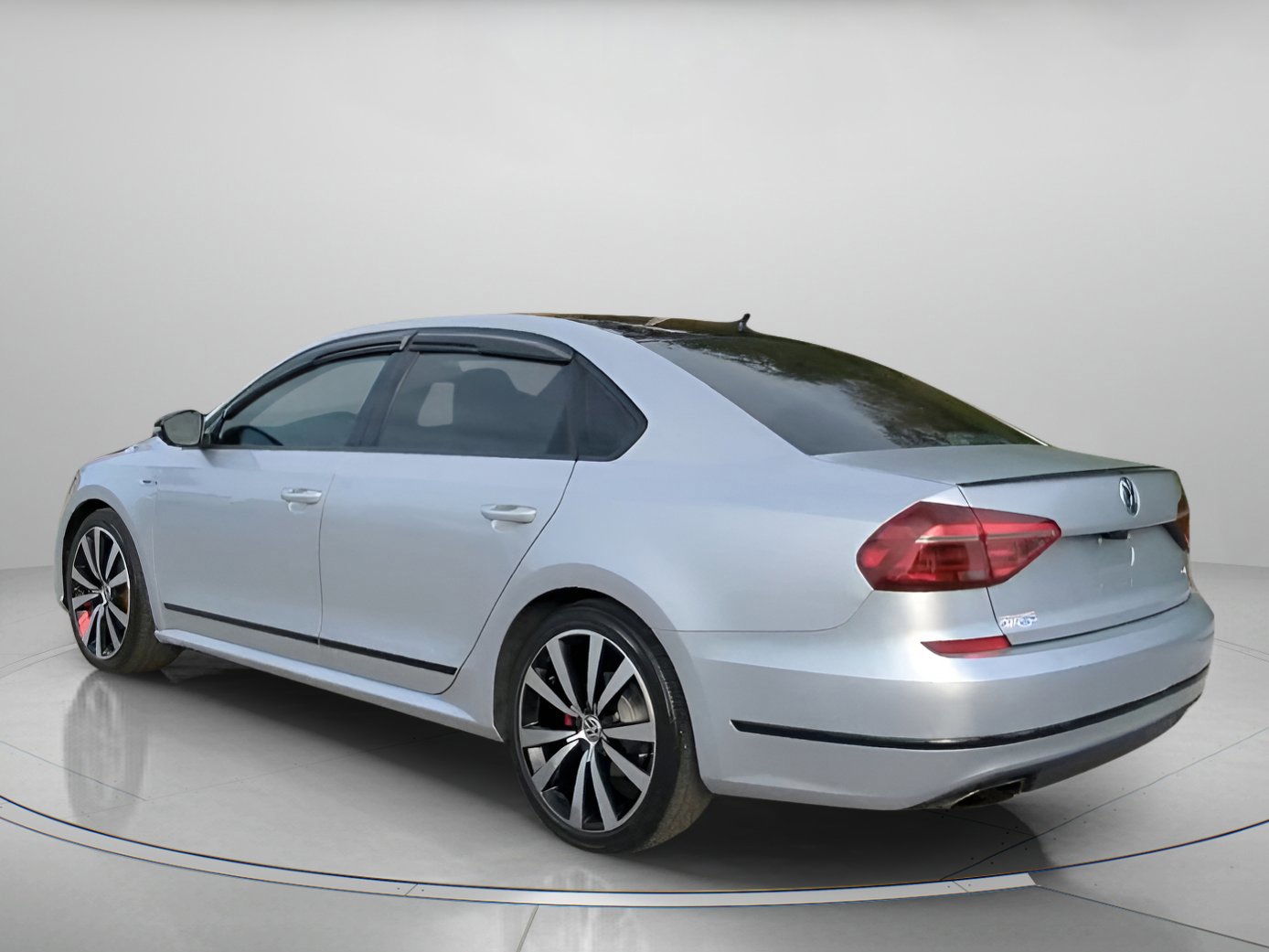 Used 2018 Volkswagen Passat GT image 12