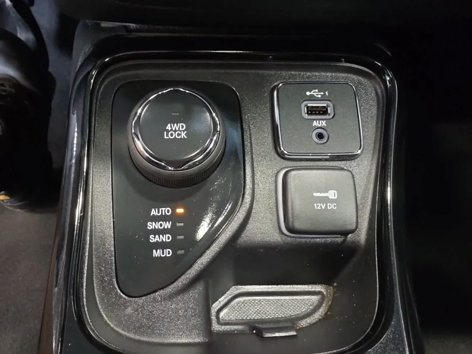 Used 2021 Jeep Compass Latitude w/ Sun and Sound Group AWD/4WD image 24