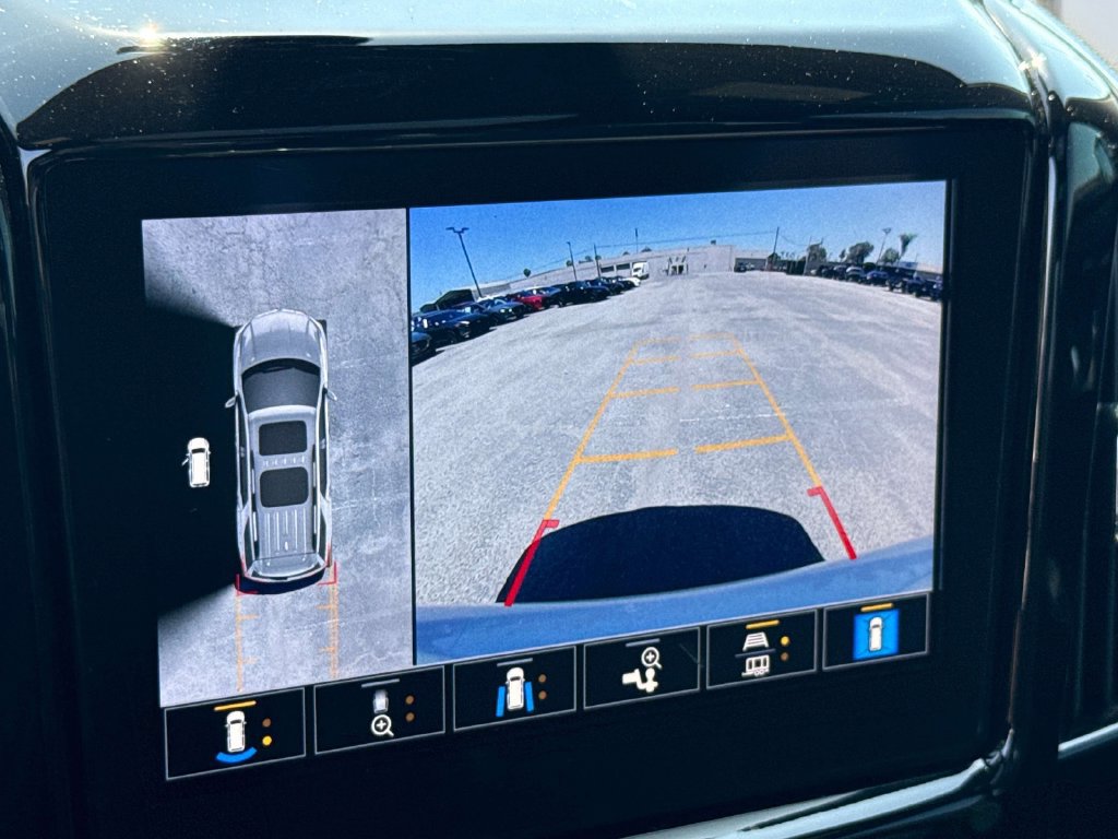 Used 2023 Chevrolet Traverse RS AWD/4WD image 39