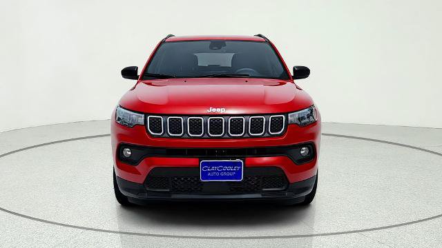 Used 2024 Jeep Compass Latitude AWD/4WD image 2