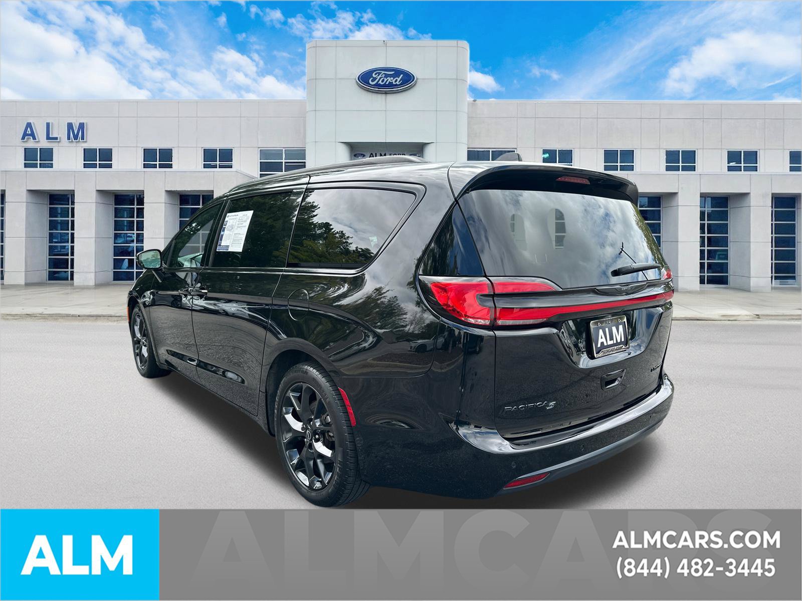 Used 2025 Chrysler Pacifica Limited FWD image 8