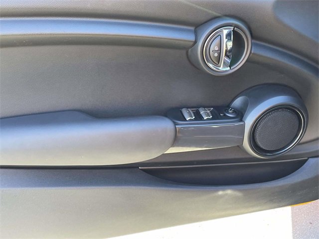Used 2017 MINI Cooper Base image 9