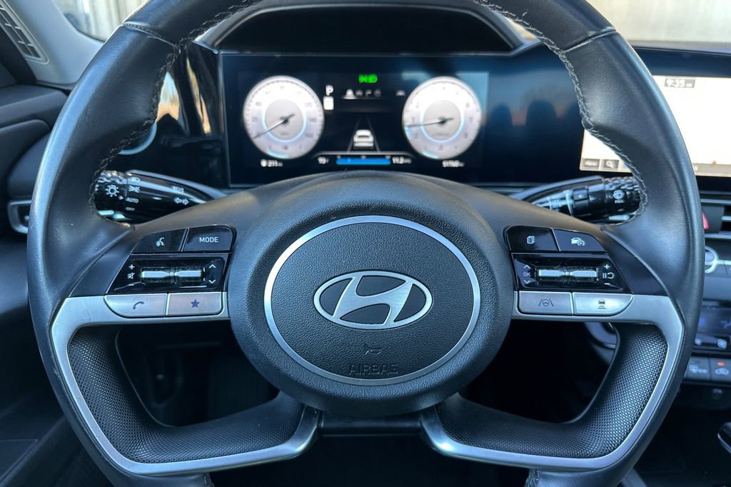 Used 2024 Hyundai Elantra Limited image 20