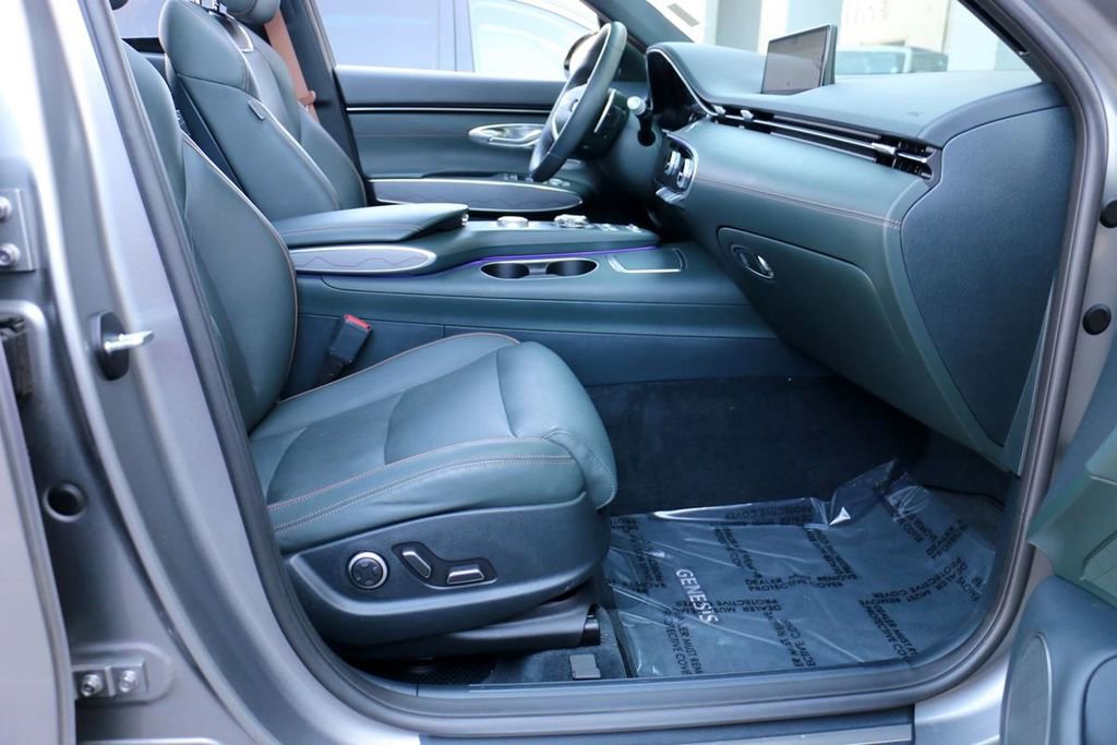 Used 2023 Genesis GV70 2.5T w/ Advanced Package image 35