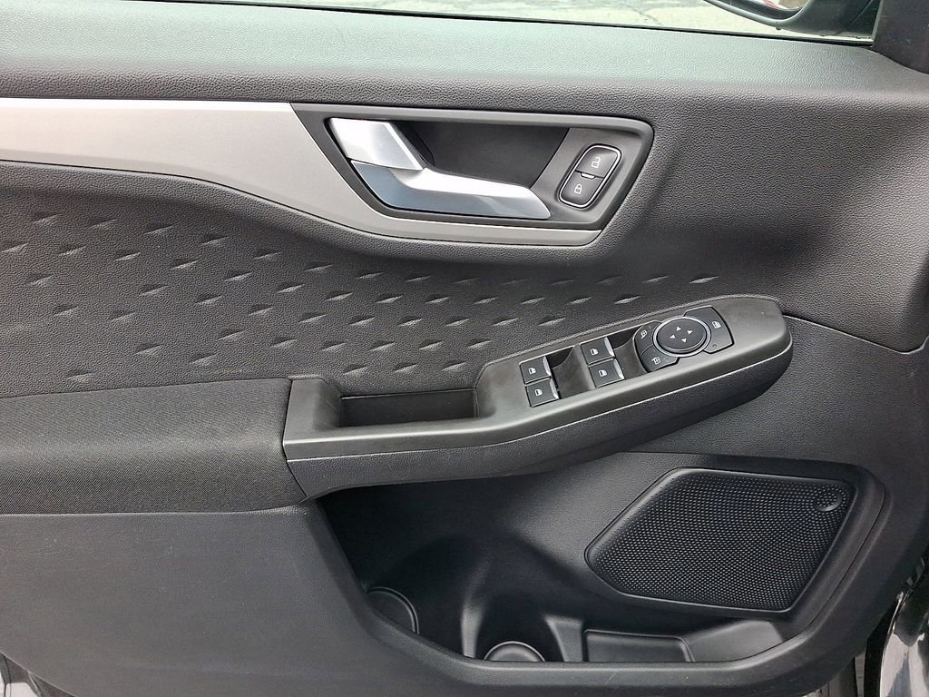 Certified 2020 Ford Escape SE image 12