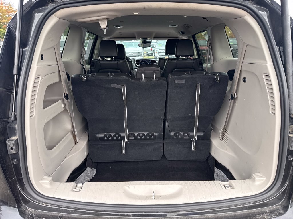 Used 2023 Chrysler Pacifica Touring-L FWD image 32