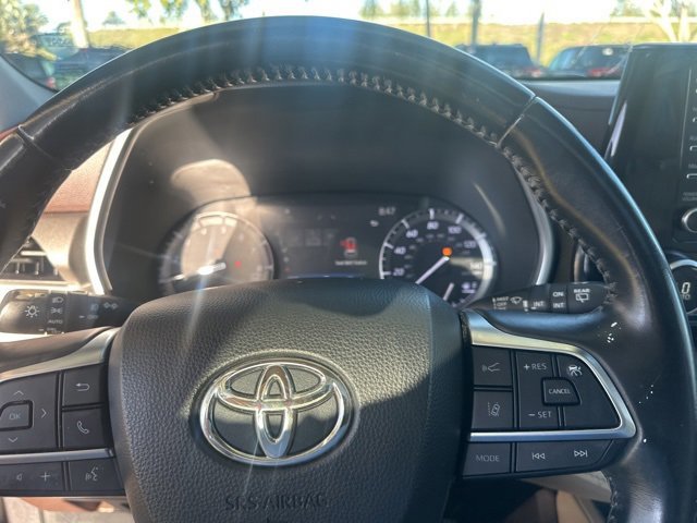 Used 2021 Toyota Highlander XLE image 9