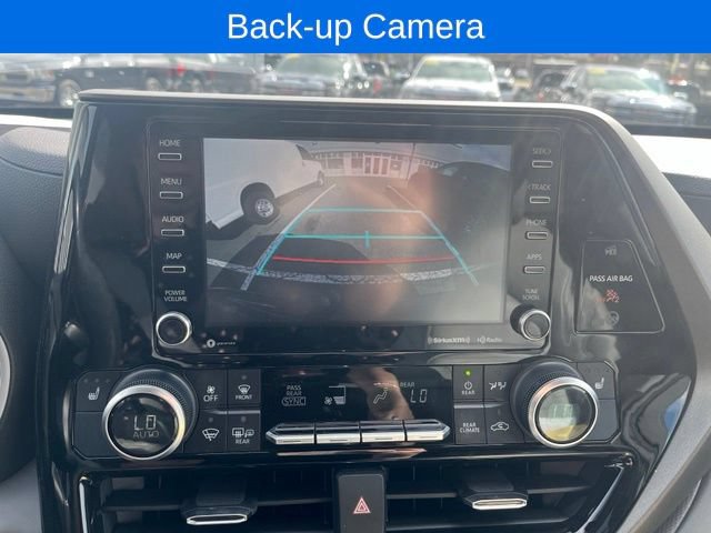 Used 2020 Toyota Highlander XLE AWD/4WD image 17