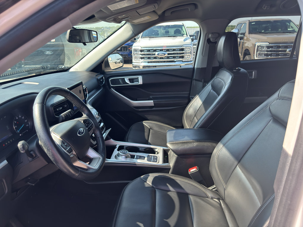 Certified 2022 Ford Explorer XLT w/ Equipment Group 202A RWD image 11