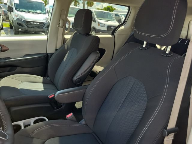 Used 2024 Chrysler Voyager LX FWD image 25