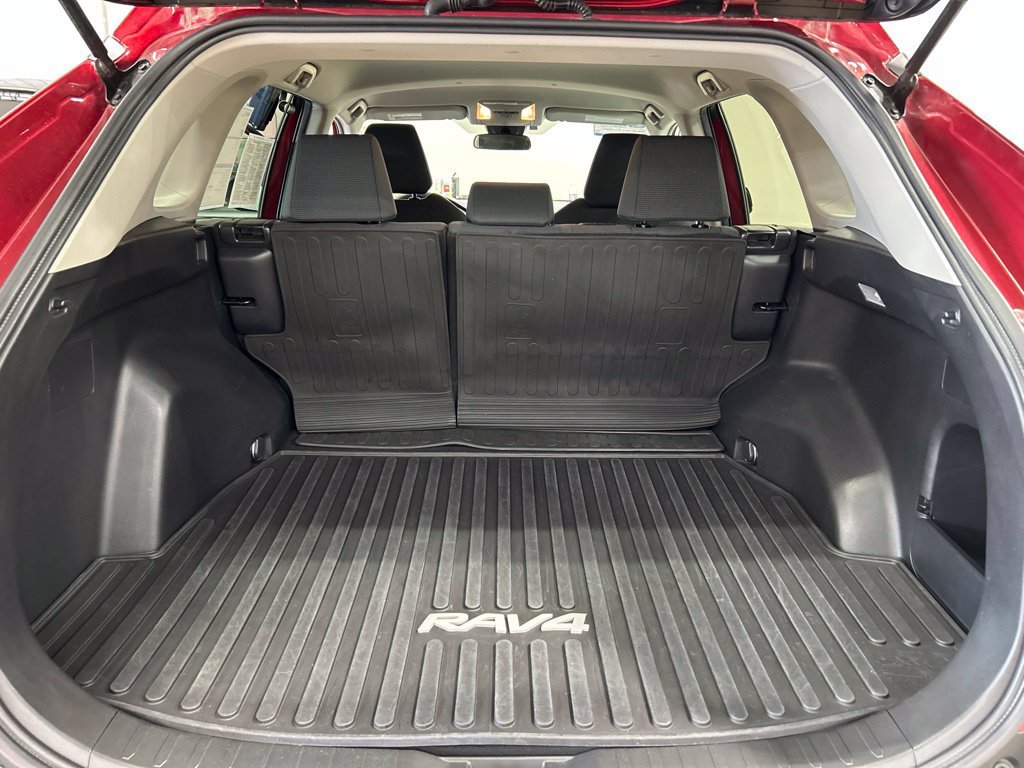 Used 2021 Toyota RAV4 LE AWD/4WD image 23