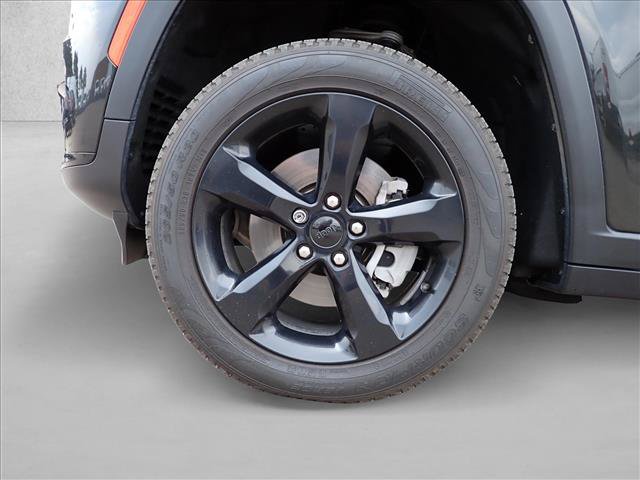 Used 2024 Jeep Grand Cherokee L Limited w/ Black Appearance Package AWD/4WD image 7